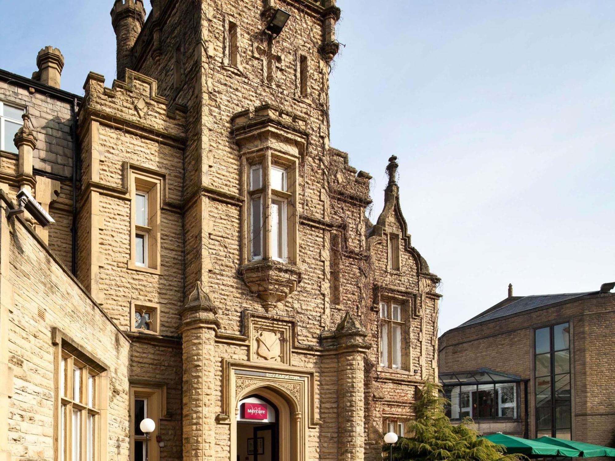 4 Exceptional Design Hotels Close to Odsal Stadium