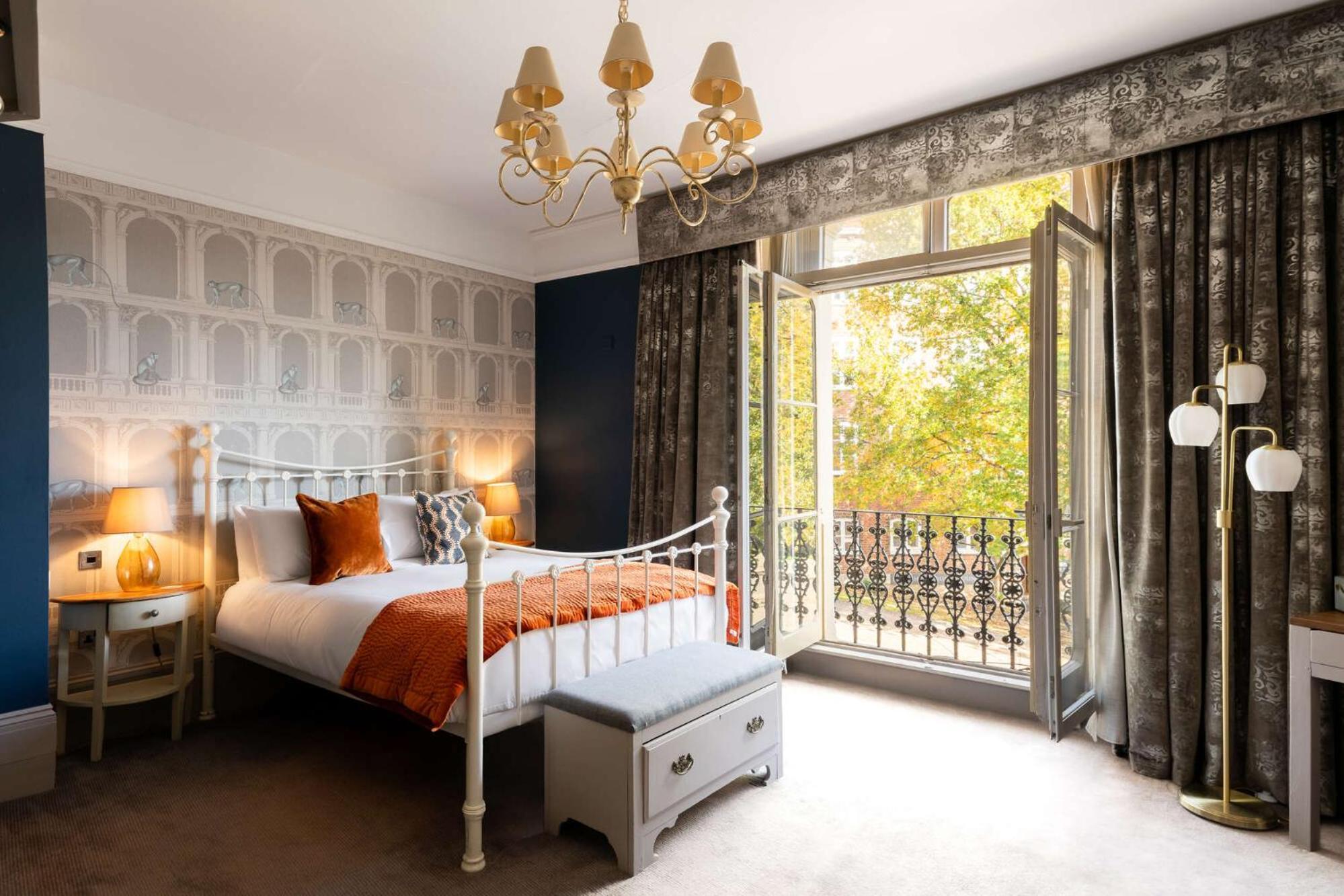 5 Central Winchester Hotels Close to Avington Park