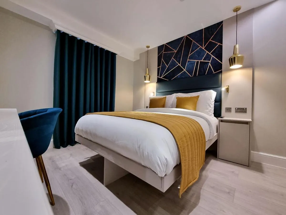 2 NOX Hotels Near London Central Mosque Worth Booking