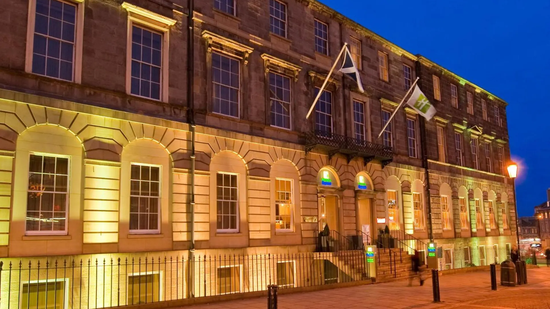 6 Top-Rated 3-Star Hotels In Edinburgh City Centre