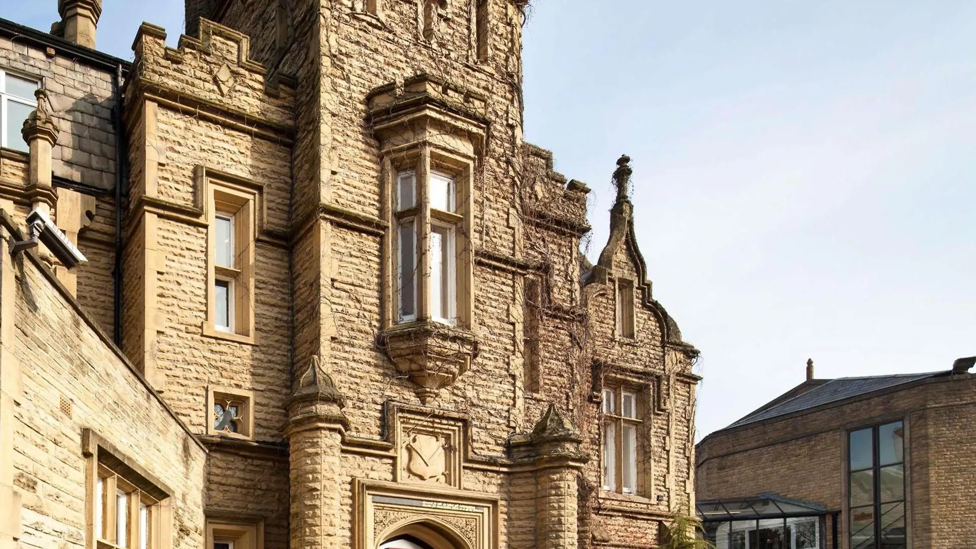 4 Exceptional Design Hotels Close to Odsal Stadium