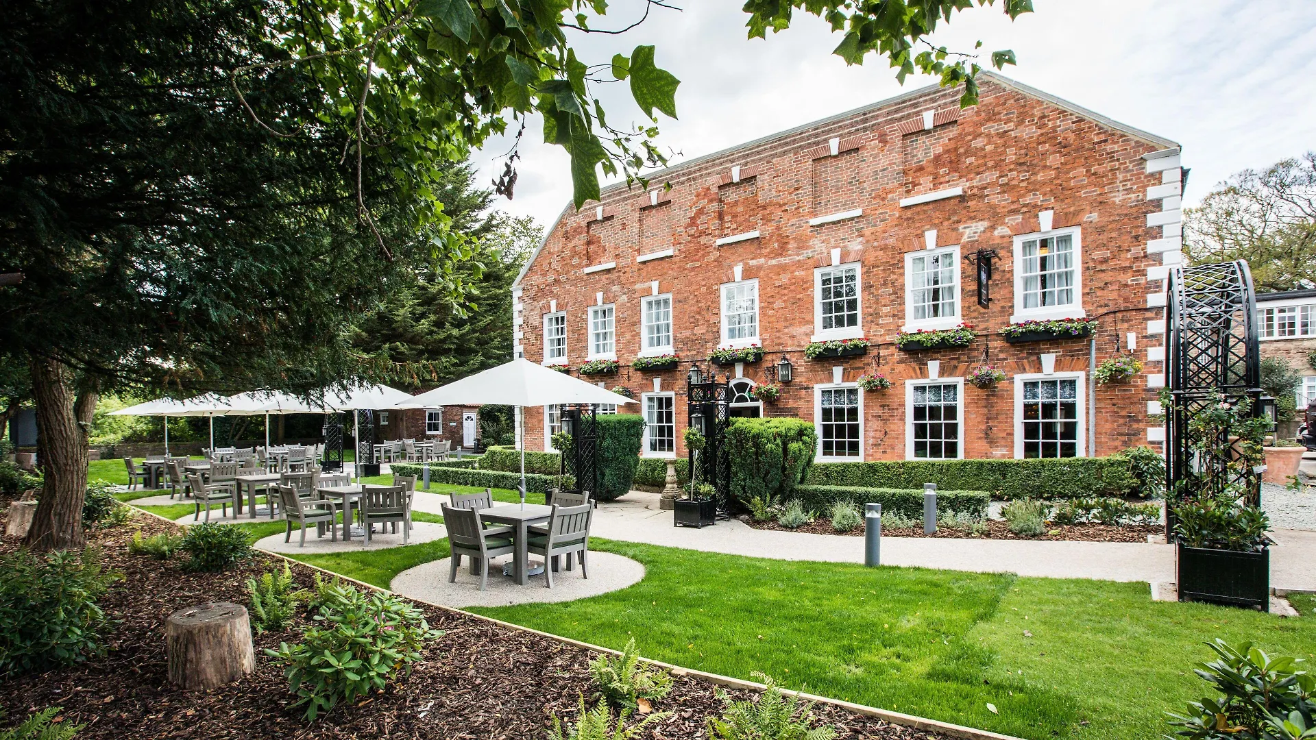 4 Family Hotels Near Harrogate International Centre Worth Booking