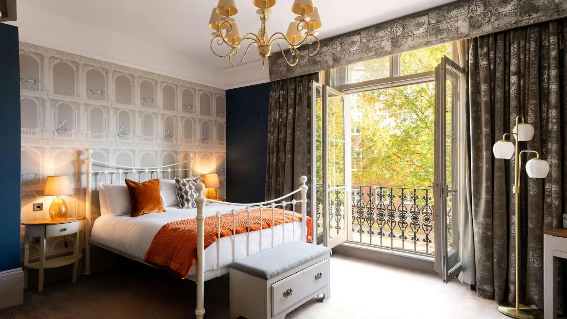 5 Central Winchester Hotels Close to Avington Park