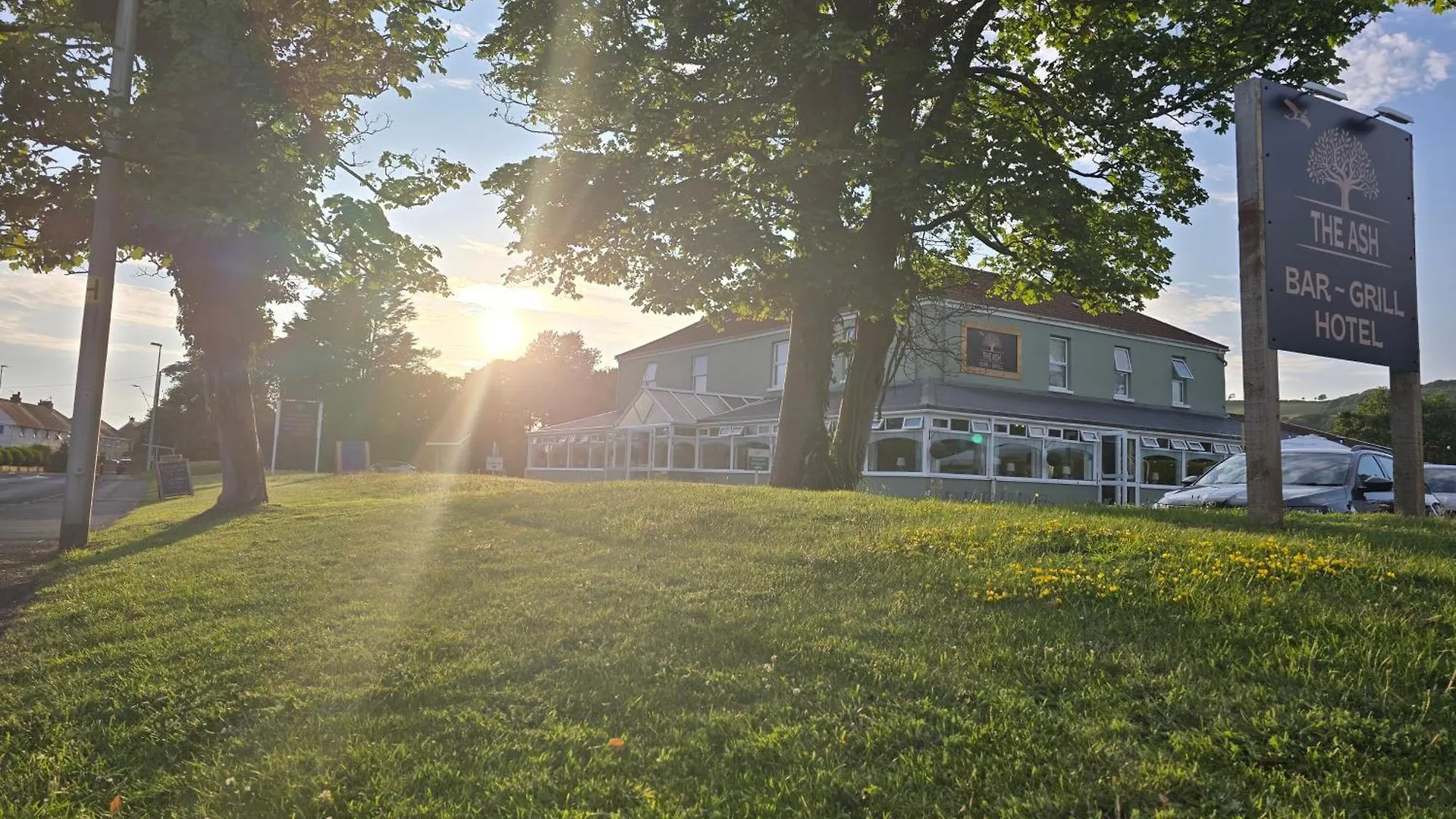 5 Beach Hotels Close to Weobley Castle Worth Booking