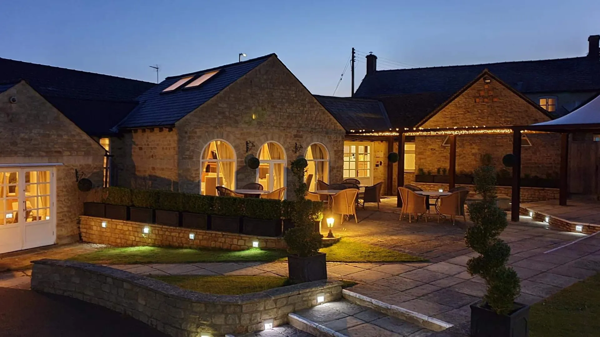 4 Family Hotels Close to Bourton Model Railway Exhibition