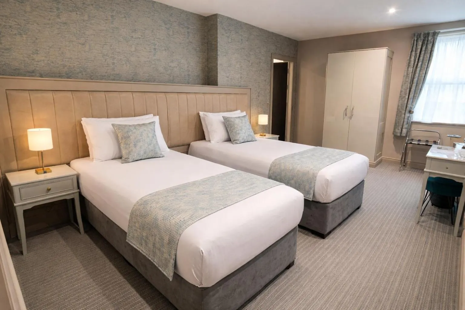 Staying in Northern Ireland: 5 B&B Hotels Compared