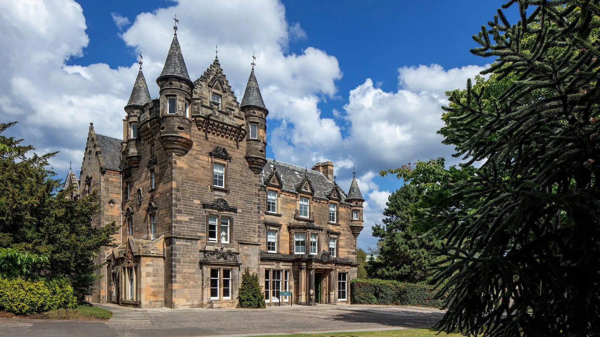 Where to Stay Near The Royal Yacht Britannia: 5 Central Edinburgh Hotels