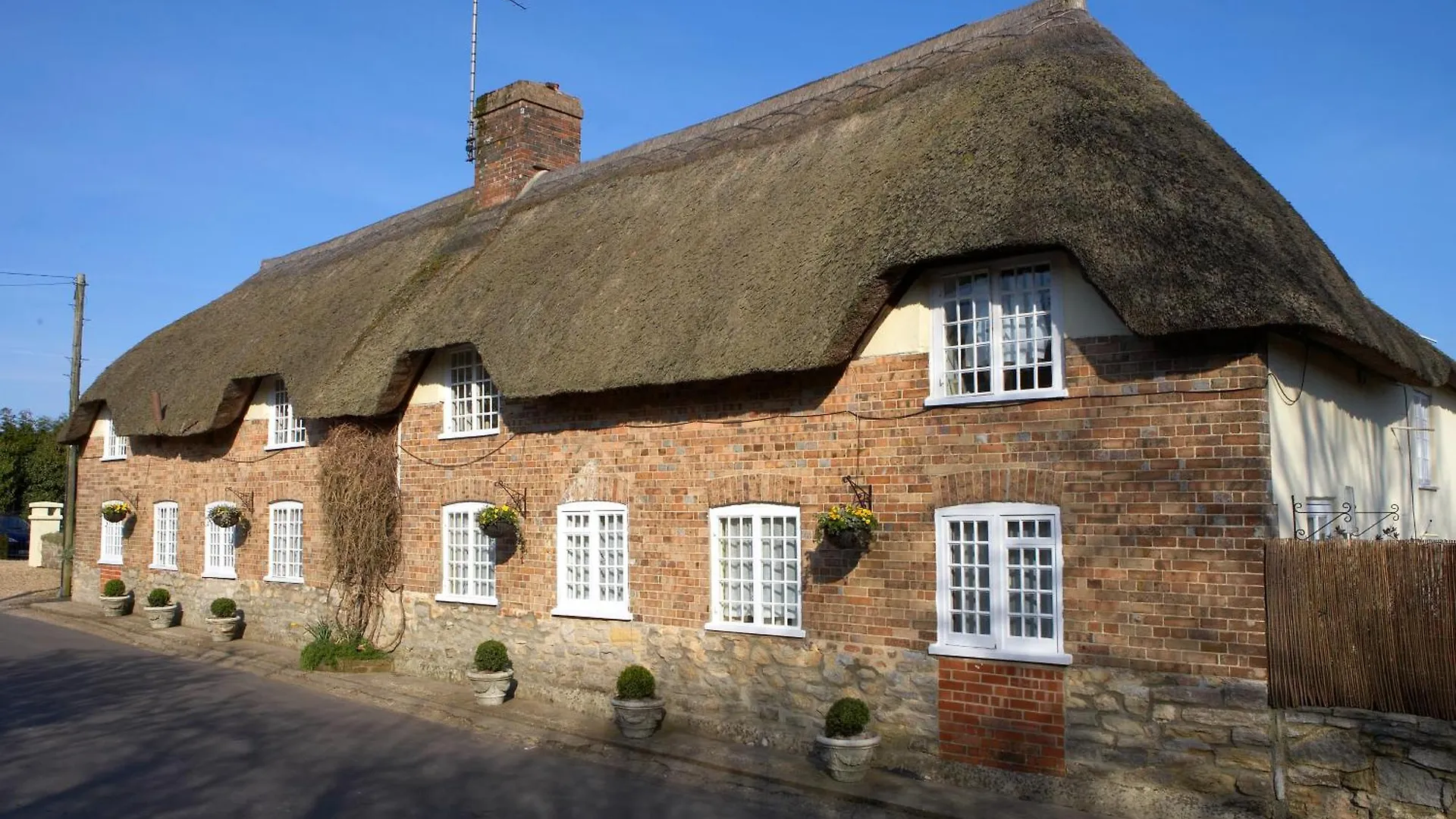 4 Hotels Near Dorset County Museum Worth Booking as a Couple