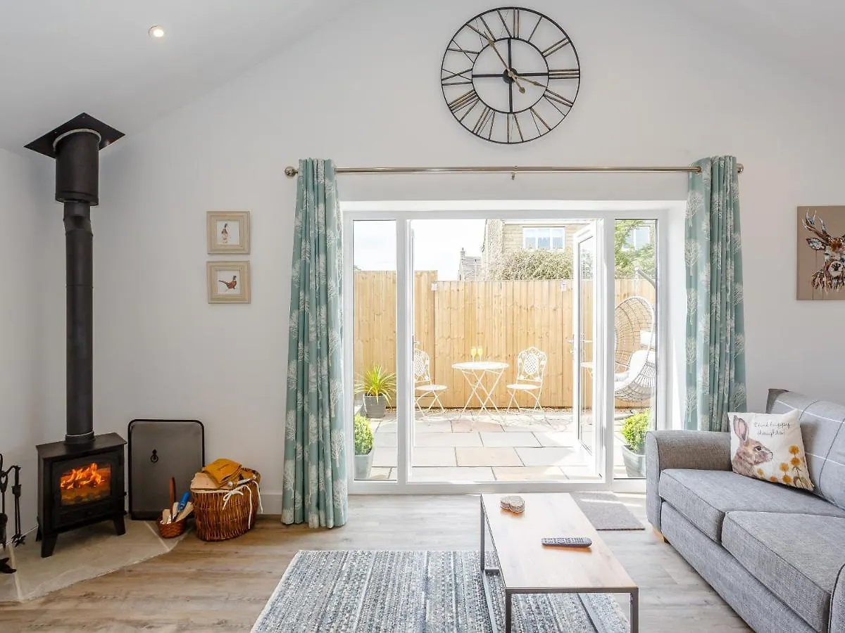 4 Central Hotels Near Thornton Hall Farm Country Park That Stand Out