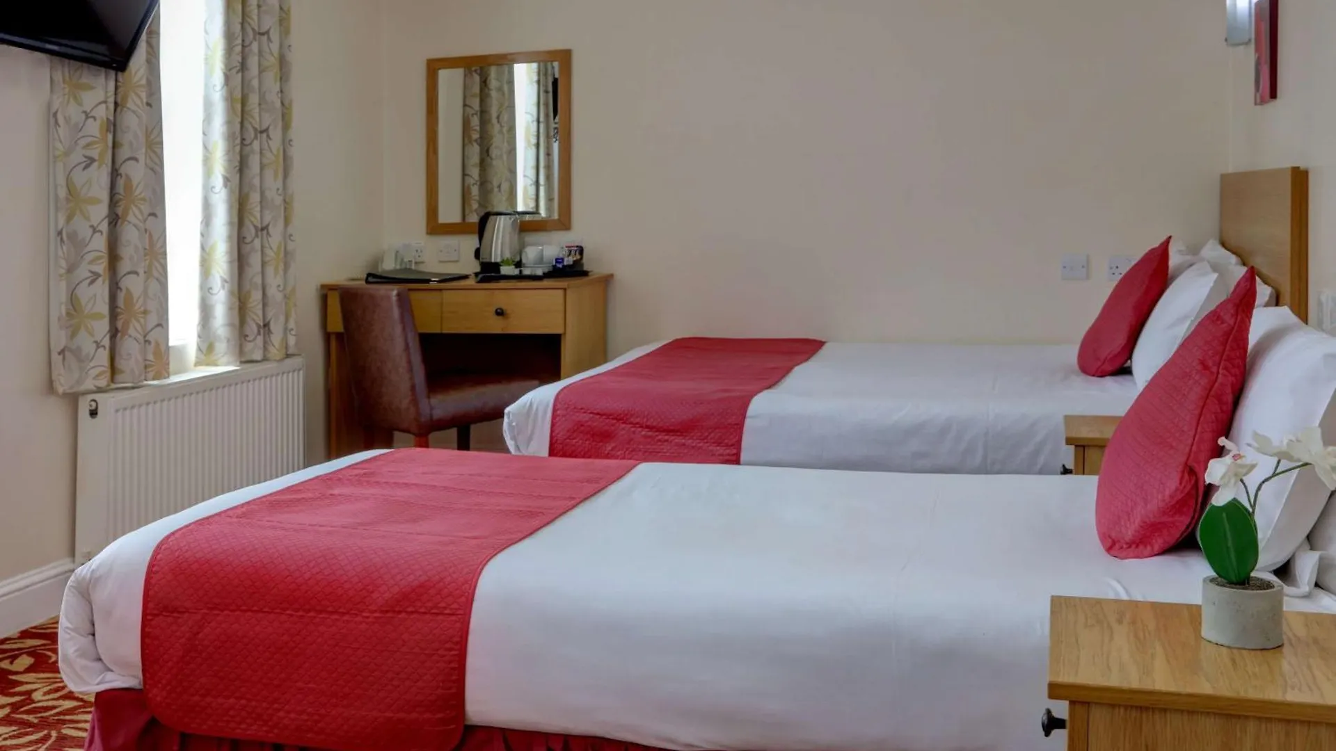 8 Airport-Friendly Hotels Near Victoria Park Worth Booking