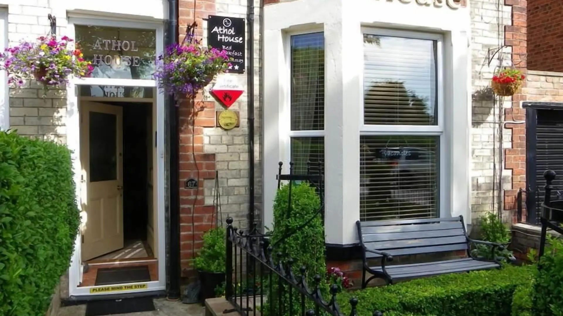 4 Central Hotels Near Little Hoppers Adventure World Worth Booking