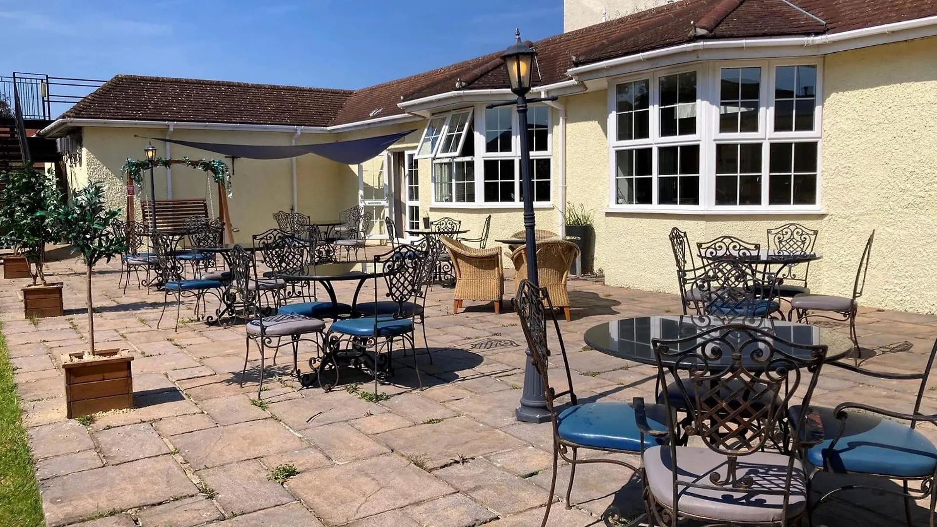 4 Smart Couple Hotels Near Isle of Wight Steam Railway