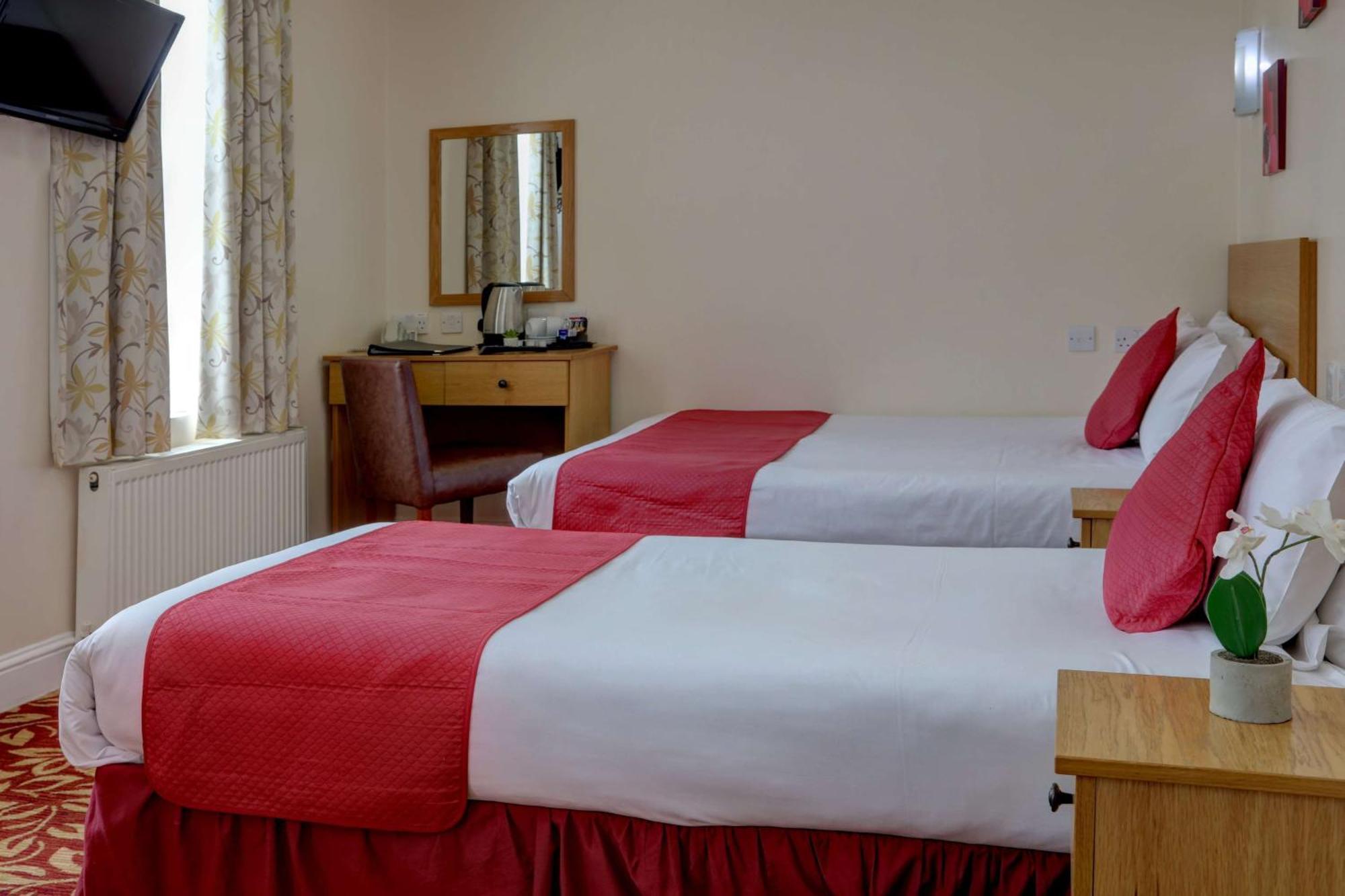 8 Airport-Friendly Hotels Near Victoria Park Worth Booking