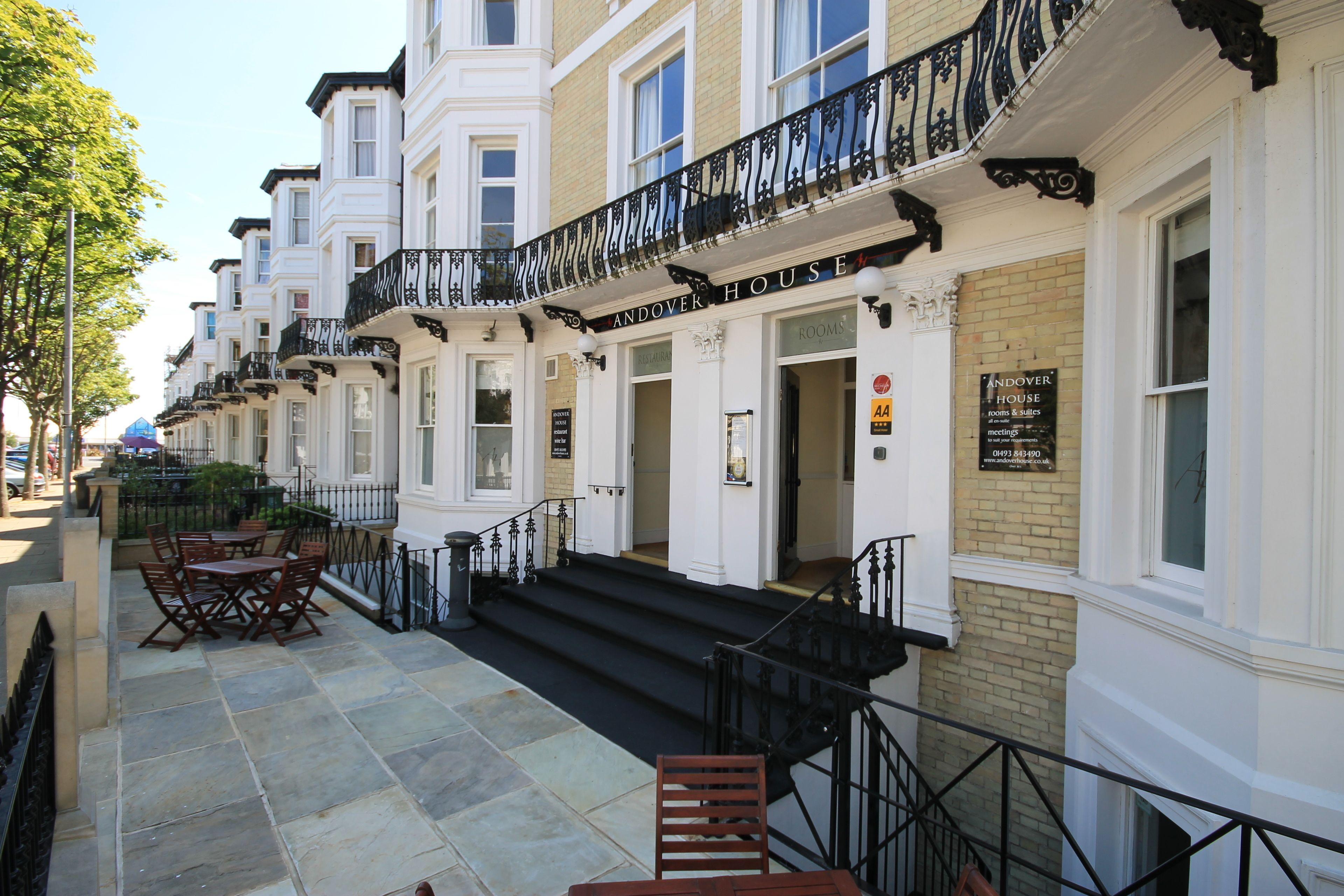 Where to Stay Near Fritton Lake: 5 Romantic Hotels Worth Booking