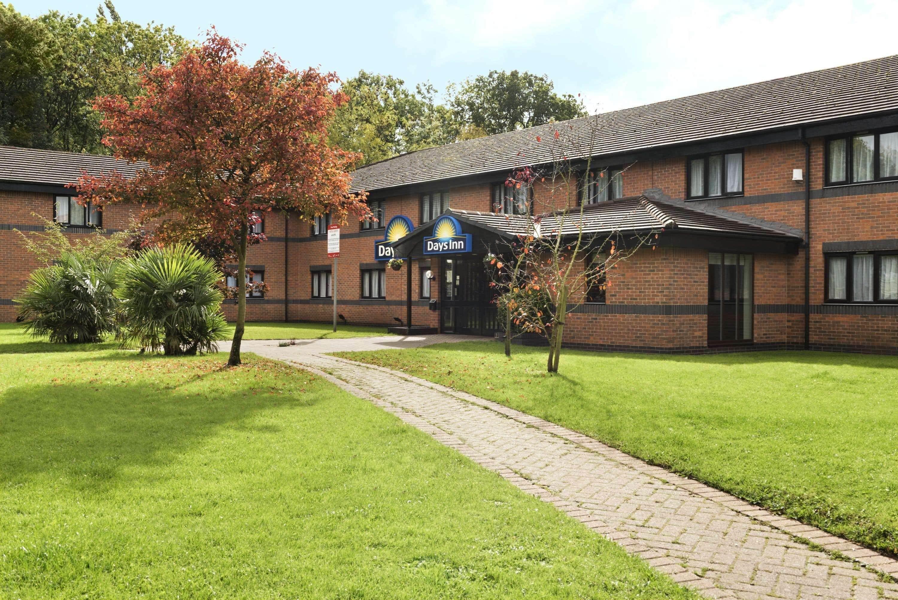 4 Smart 3-Star Hotels Near Heritage Motor Centre Worth Booking